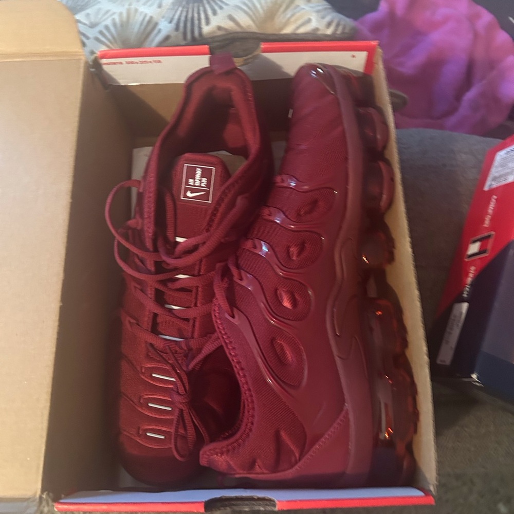 Nike Burgundy vapor max plus mix match shoe R 13 L 12